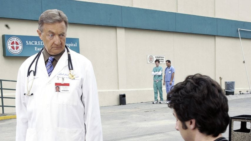 Ken Jenkins als Dr. Bob Kelso und Zach Braff als Dr. J.D. Dorian in "Scrubs – Die Anfänger"