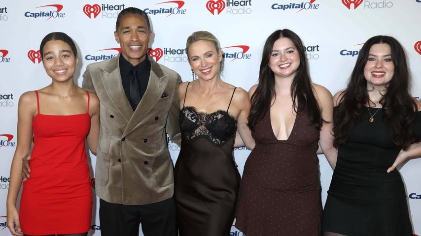 Amy Robach genießt Weihnachtsevent mit gesamter Familie