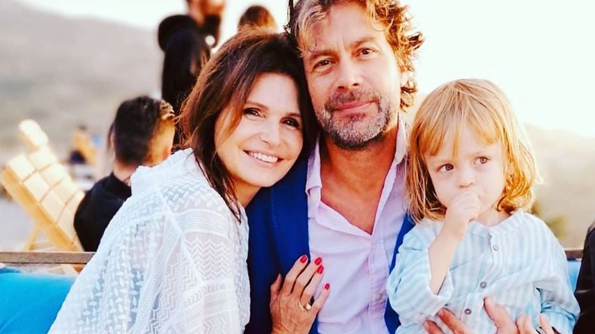 Tabea Heynig mit ihrem Mann Oliver und Söhnchen Monty, Oktober 2020