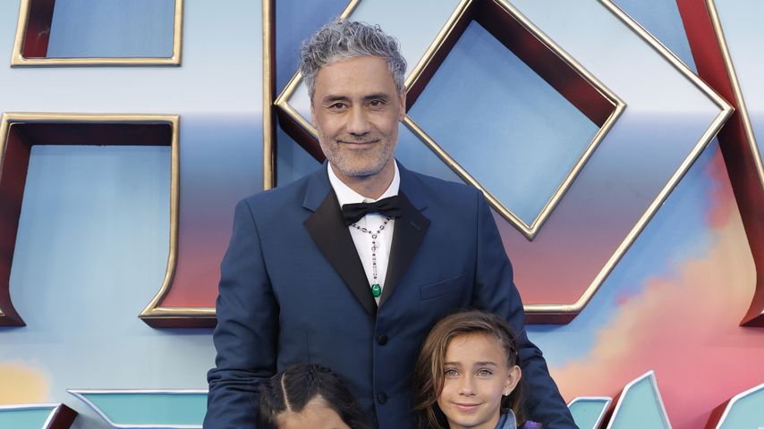 Taika Waititi mit seinen Kindern