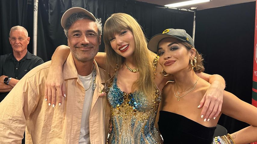 Taika Waititi, Taylor Swift und Rita Ora im Februar 2024