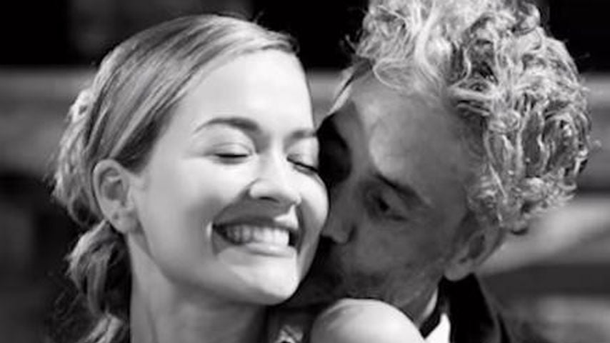 Verrät Rita Ora hier, dass Taika und sie geheiratet haben?