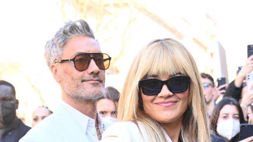 Taika Waititi und Rita Ora bei der Mailänder Fashion Week