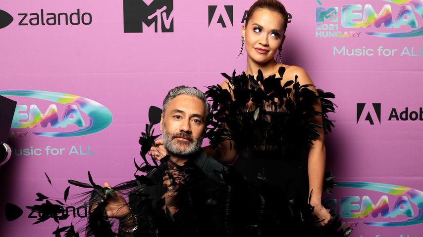 Taika Waititi und Rita Ora bei den MTV-EMA in Budapest, November 2021