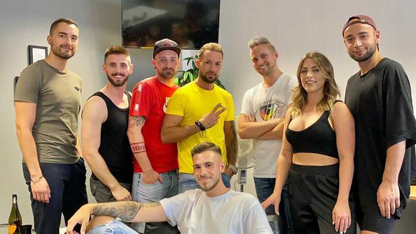 "Take Me Out"-Boys mit Begleitung