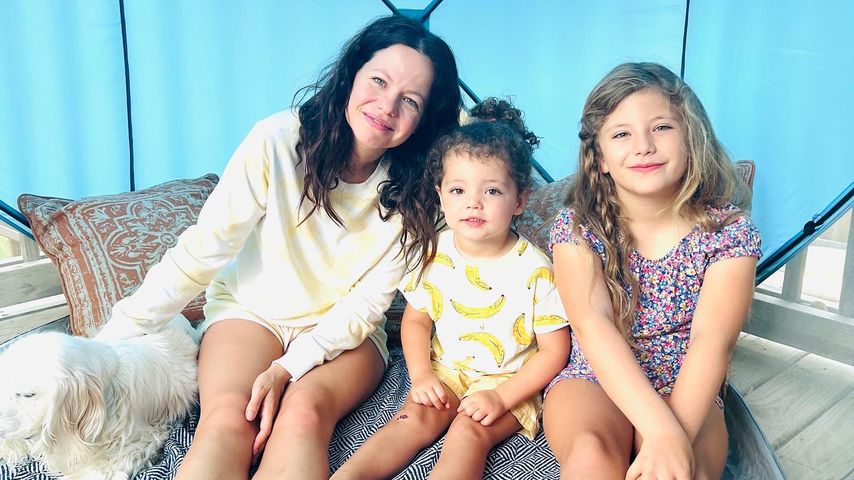 Tammin Sursok und ihre beiden Töchter Lennon und Phoenix im Juli 2022