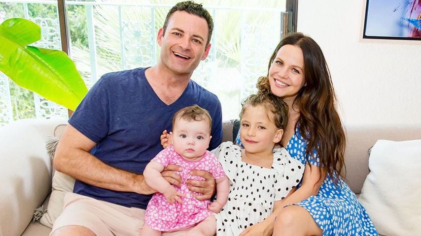 Tammin Sursok und Sean McEwen mit ihren Töchtern Phoenix und Lennon