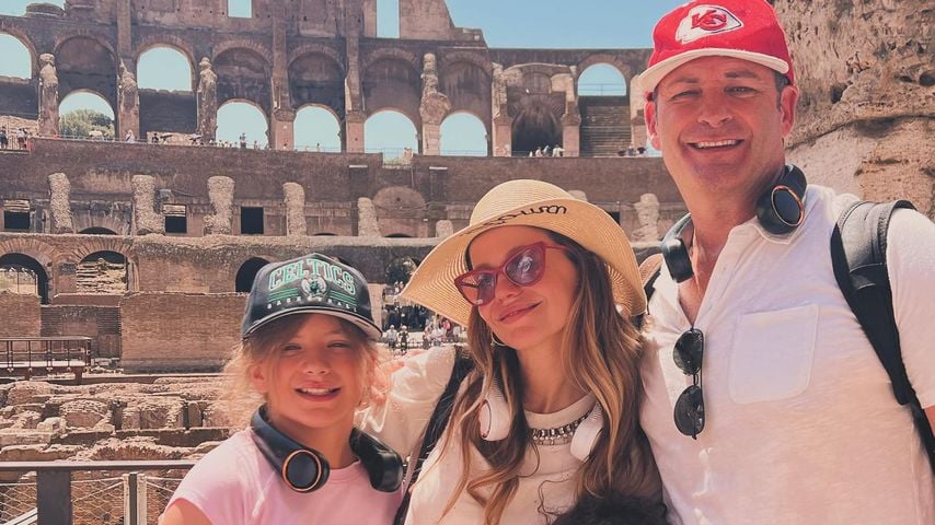 Tammin Sursok und Sean McEwen mit ihren Töchtern Phoenix und Lennon, Juli 2024