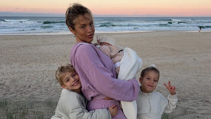 Influencerin Tammy Hembrow mit ihren Kindern Wolf, Posy und Saskia