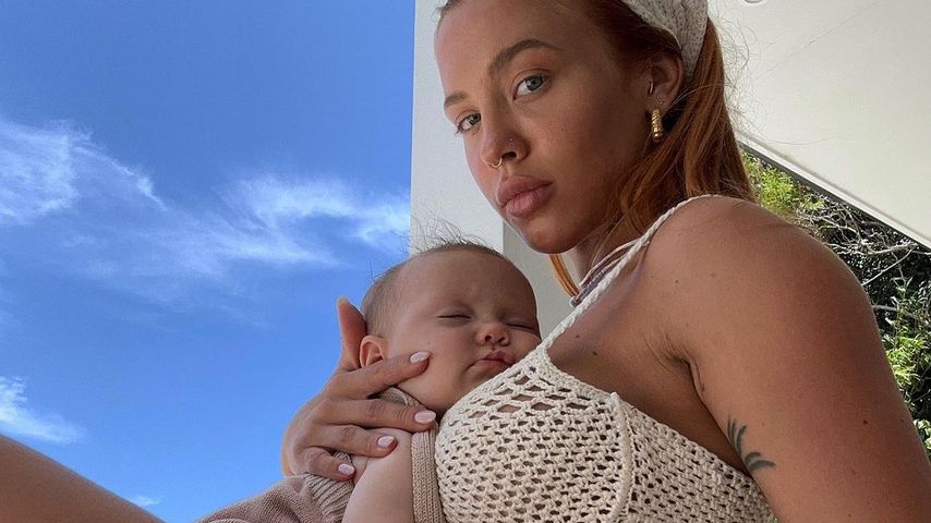 Tammy Hembrow und ihre Tochter Posy im November 2022