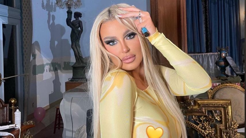 Tana Mongeau, YouTuberin