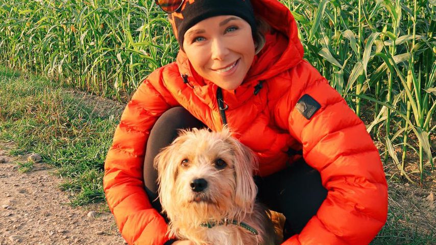 Tanja Szewczenko mit ihrem Hund Guido
