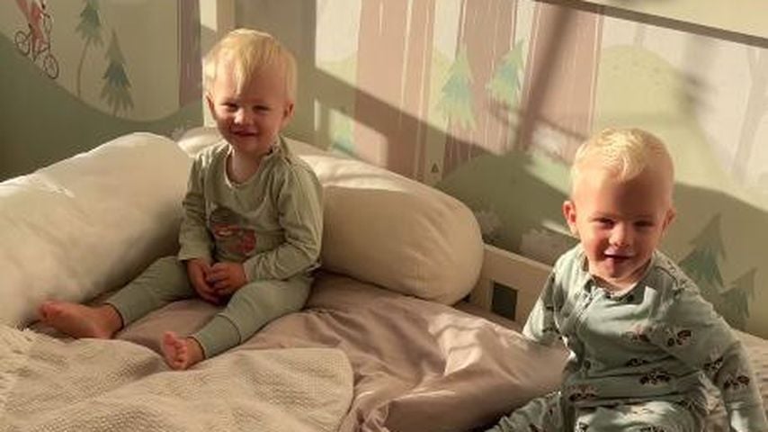 Tanja Szewczenkos Zwillinge im Oktober 2022