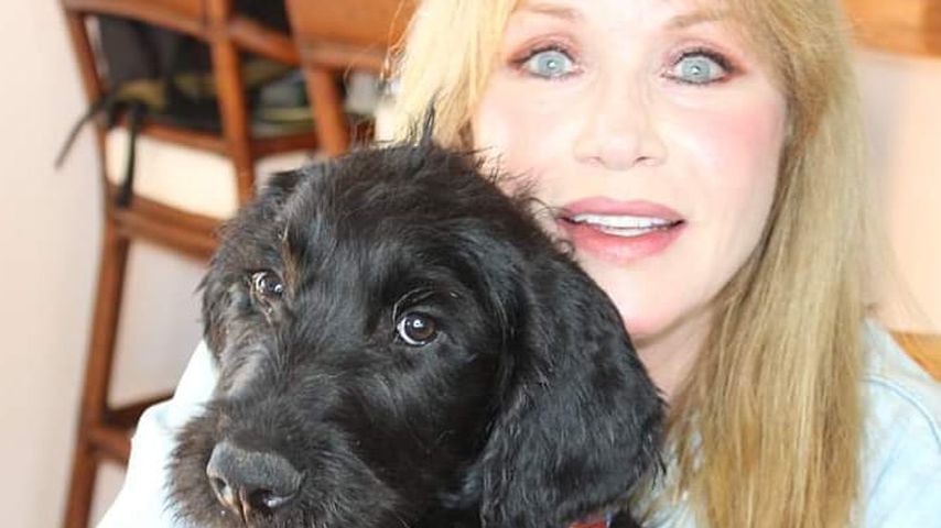 Tanya Roberts und ihr Hund Muttley