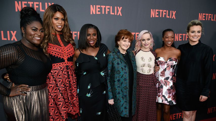 Taryn Manning (3. v.r.) mit dem Cast von "Orange Is the New Black"