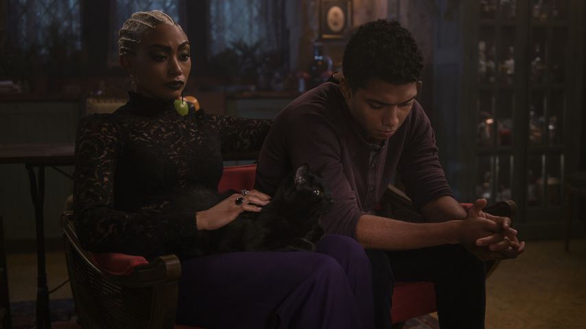 Tati Gabrielle und Chance Perdomo in "The Chilling Adventures of Sabrina"
