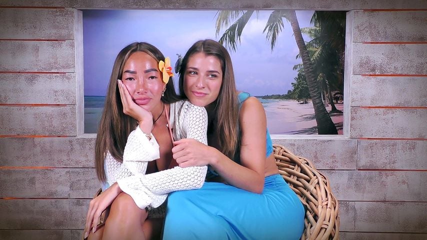 Tatum Koch und Stella Stegemann nach der "Love Island VIP"-Paarungszeremonie, 2025