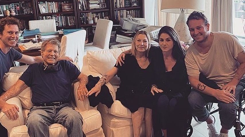 Tatum O'Neal (M.) mit ihrem Vater Ryan (2.v.l.) und ihren Kindern Sean, Emily und Levin