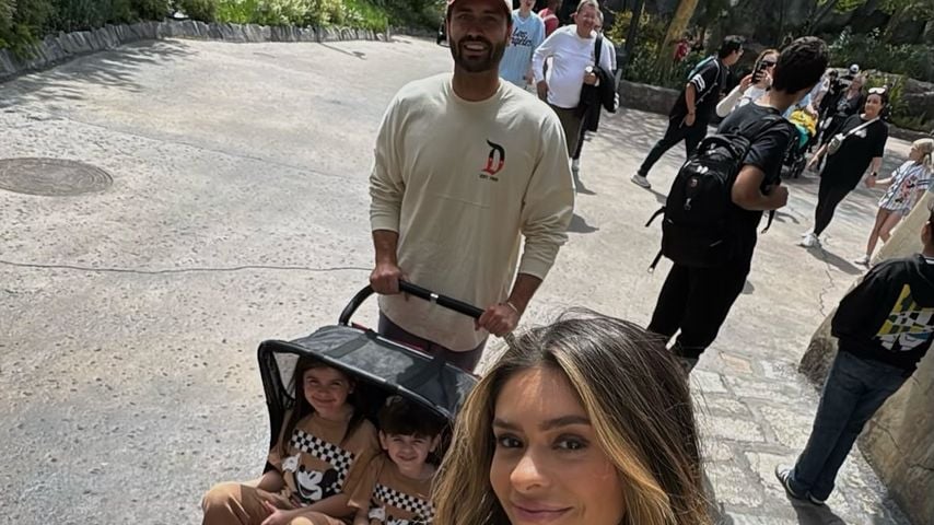 Taylor Frankie Paul mit Dakota Mortensen und ihren Kindern Indy und Ocean
