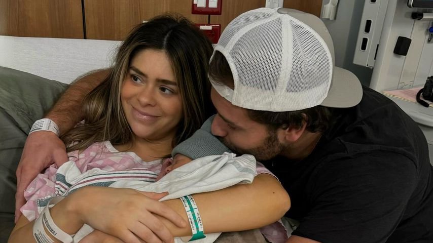 Name verraten: Taylor Frankie Pauls drittes Baby ist da!