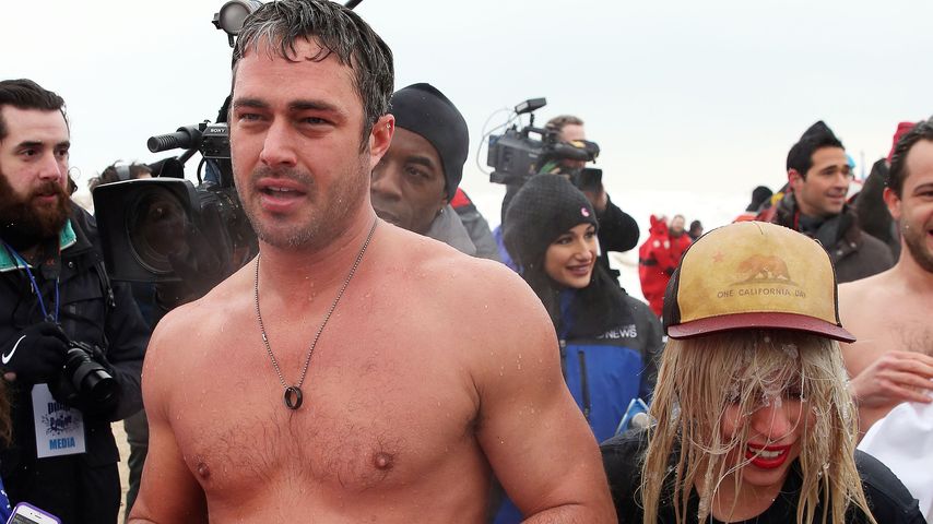 Mit Kugel-Bauch am Strand: Ist Lady GaGa schwanger?