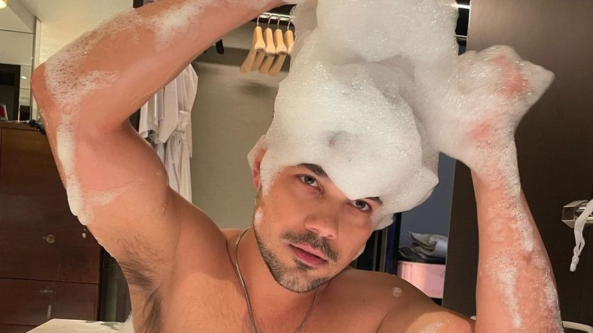Mit Schaumkrone! Taylor Lautner zeigt sich in der Badewanne