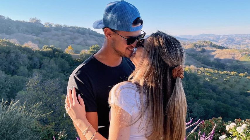 Schöne Aussicht: Hier küsst Taylor Lautner seine Verlobte