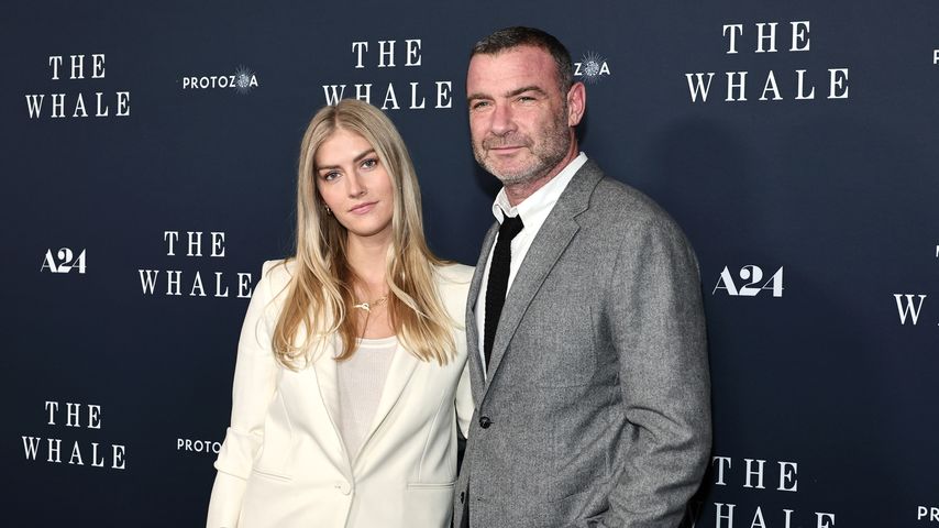 Taylor Neisen und Liev Schreiber im November 2022