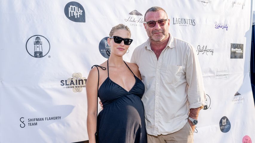 Lässiger Look: Liev Schreibers Frau Taylor zeigt Babybauch