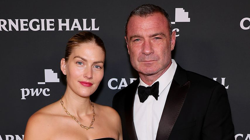 Taylor Neisen und Liev Schreiber im Oktober 2023 in New York City