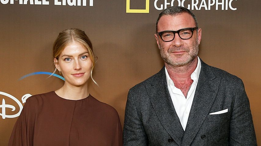 Taylor Neisen und Liev Schreiber bei der Premiere von "A Small Light"