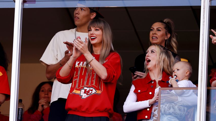 Taylor Swift strahlt wieder bei Travis Kelces Footballspiel!