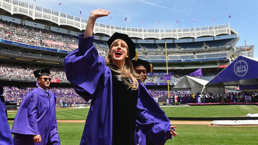 Taylor Swift bei der Abschlussfeier der New York University 2022