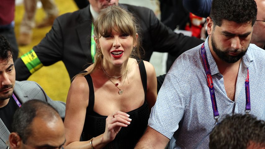 Taylor Swift scherzt über Super-Bowl-Partynacht mit Eltern