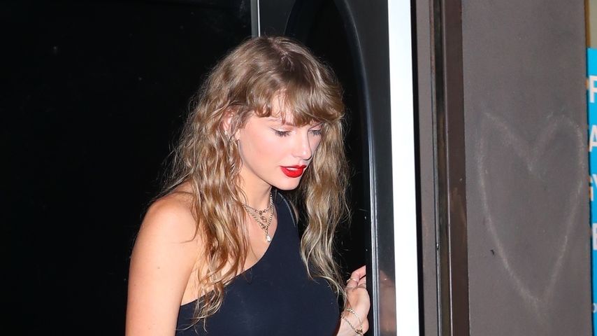 Taylor Swift vor ihrem Musikstudio