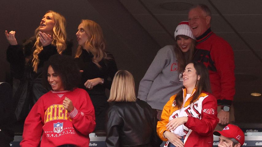 Taylor Swifts Vater ist großer Fan von ihrem Travis Kelce!