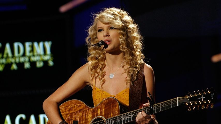 Taylor Swift löst Rätsel um Logikfehler in "Our Song"-Text