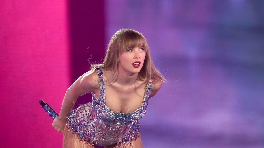 Taylor Swift bei Konzert verwirrt: Piano spielt von selbst!
