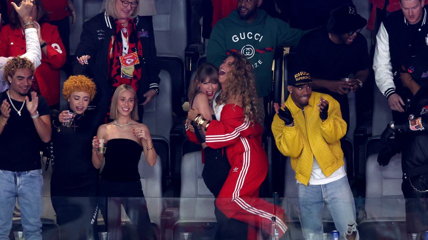 Taylor Swift und Blake Lively im Februar 2024