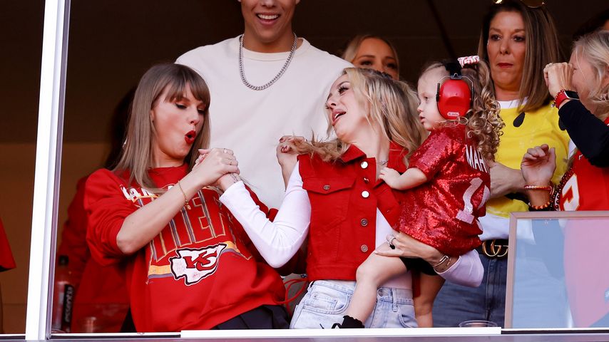 Taylor Swift und Brittany Mahomes beim Spiel der Kansas City Chiefs gegen die Los Angeles Chargers