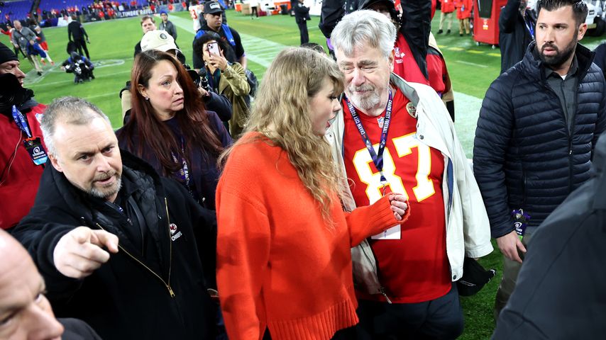 "Liebenswürdig": Travis Kelces Papa schwärmt von Taylor!