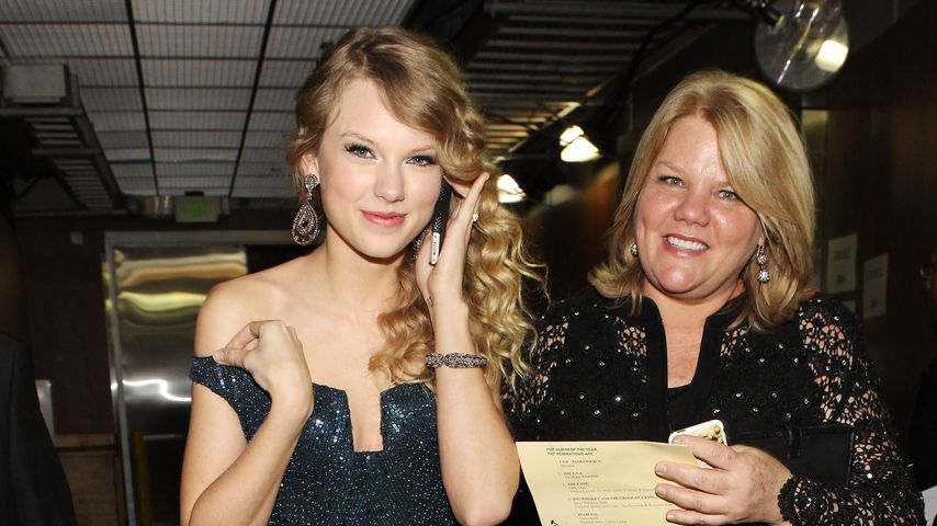 Taylor Swift und ihre Mutter Andrea im Jahr 2010