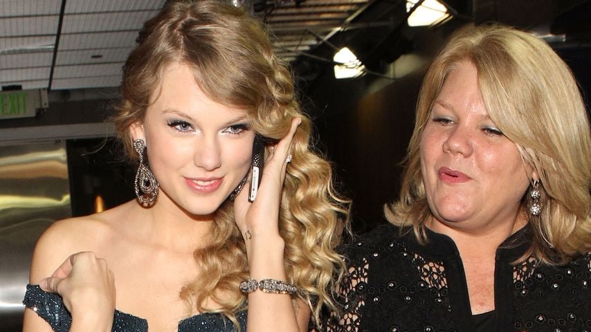 So reagierte Taylor Swifts Mama auf gewagten Song "Wood"