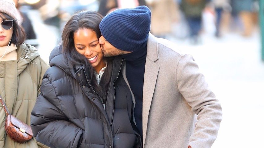 Jesse Williams turtelt mit seiner Freundin durch New York!