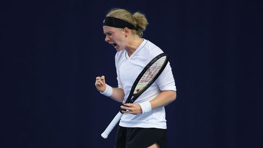 Mit nur acht Fingern! Britin kämpft sich zu Australian Open