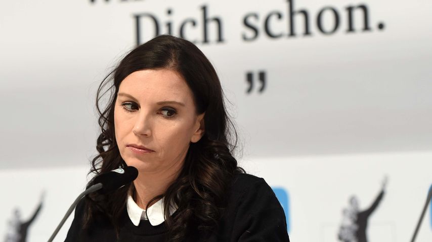 Teresa Enke bei einer Pressekonferenz 2009