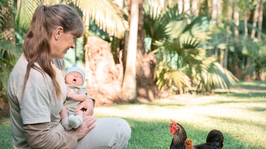 Terri Irwin und Enkelin Grace