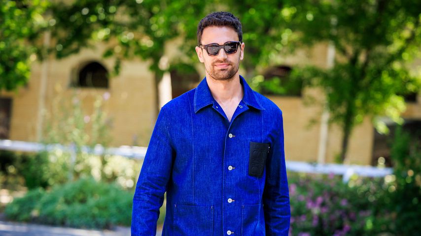 Theo James bei der Paris Fashion Week