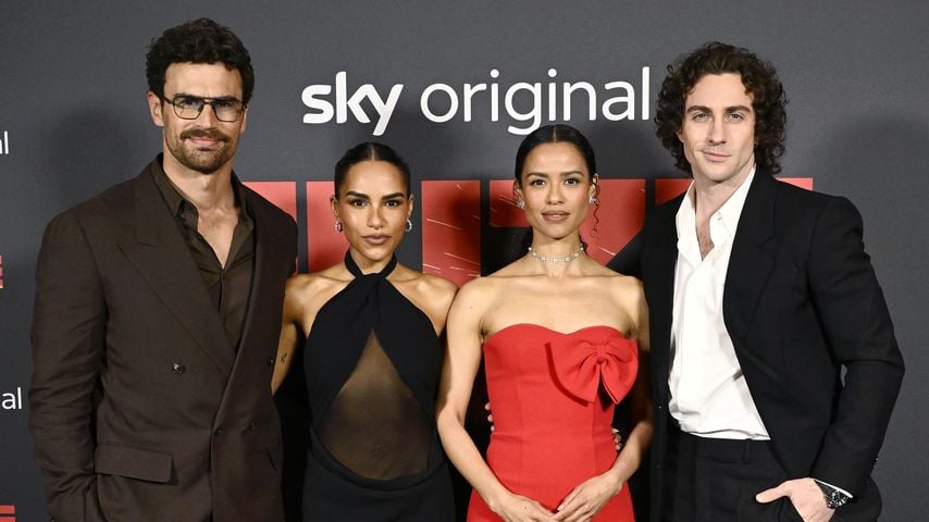 Theo James, Saffron Hocking, Gugu Mbatha-Raw und Aaron Taylor-Johnson bei der UK-Premiere von "Fuze" im Odeon West End in London