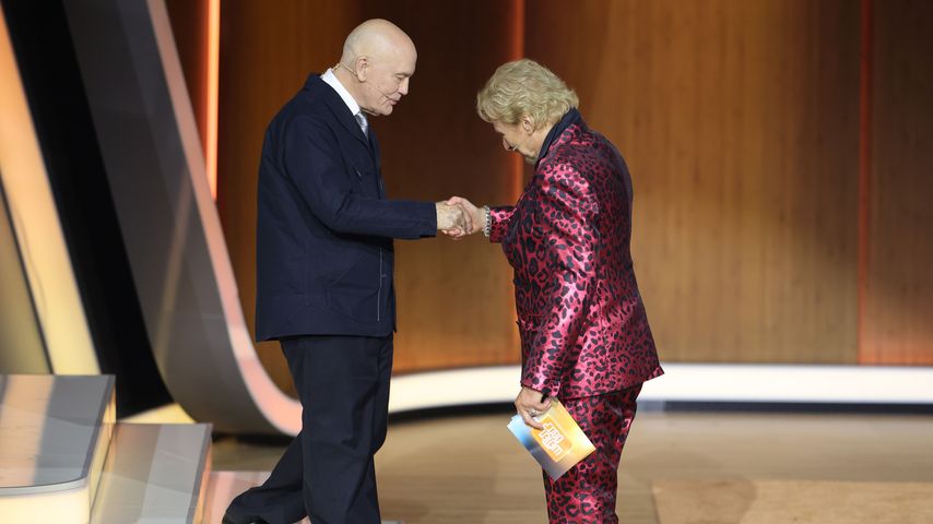 John Malkovich und Thomas Gottschalk bei "Wetten, dass...?" im November 2022